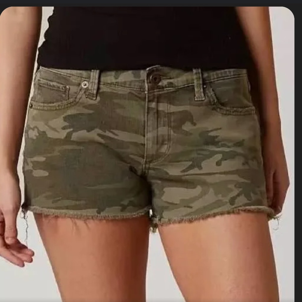 Lucky Brand The Cut Off Jean Short in Classic Camo Size 2
